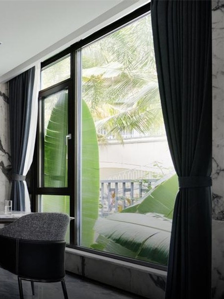 断桥铝和塑钢封阳台，哪个保温更好？